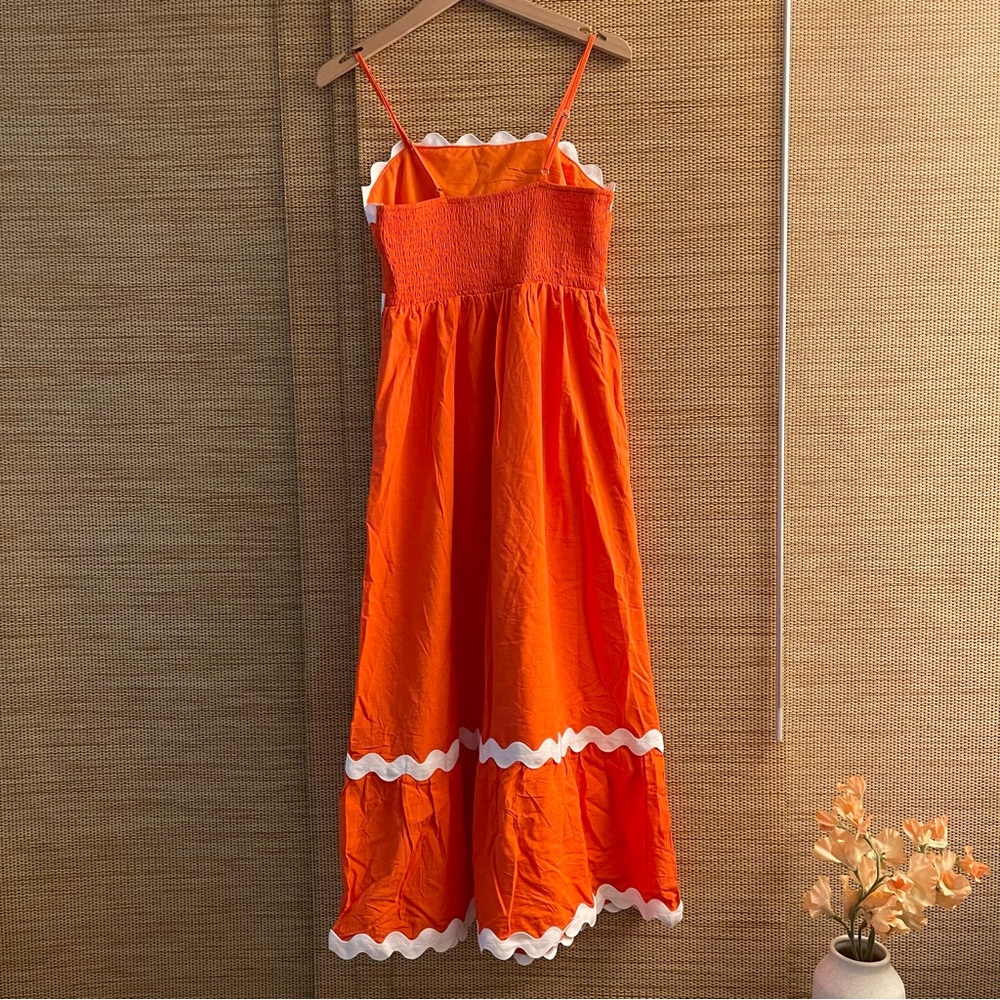 Elegant Coral Midi Dress with White Trim - Picture 3 of 9